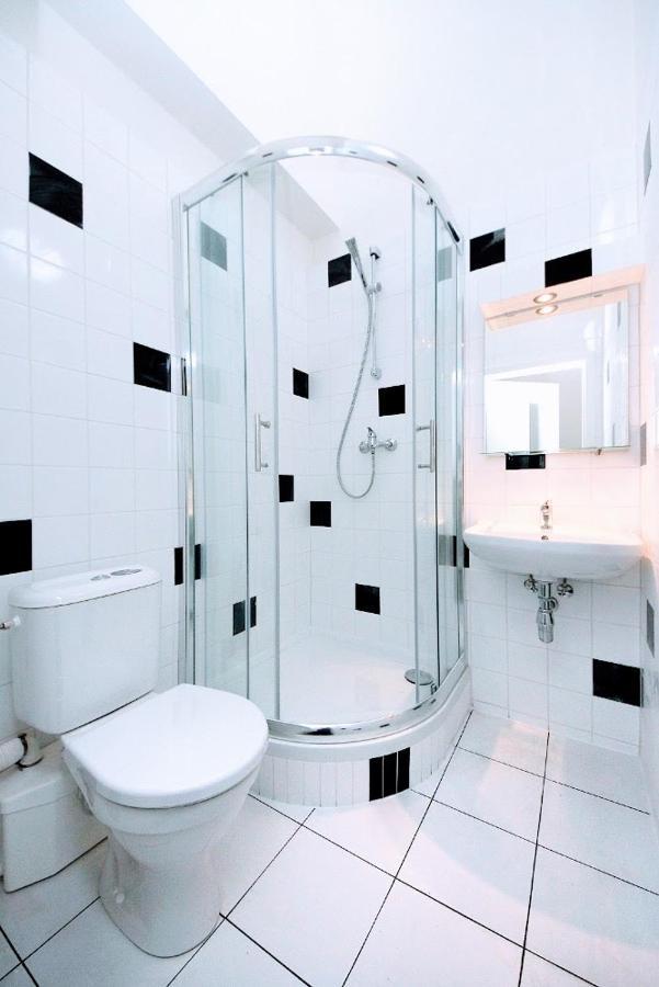 Apartment Black & White Flat For 2 / Peaceful / Jewish Quarter *