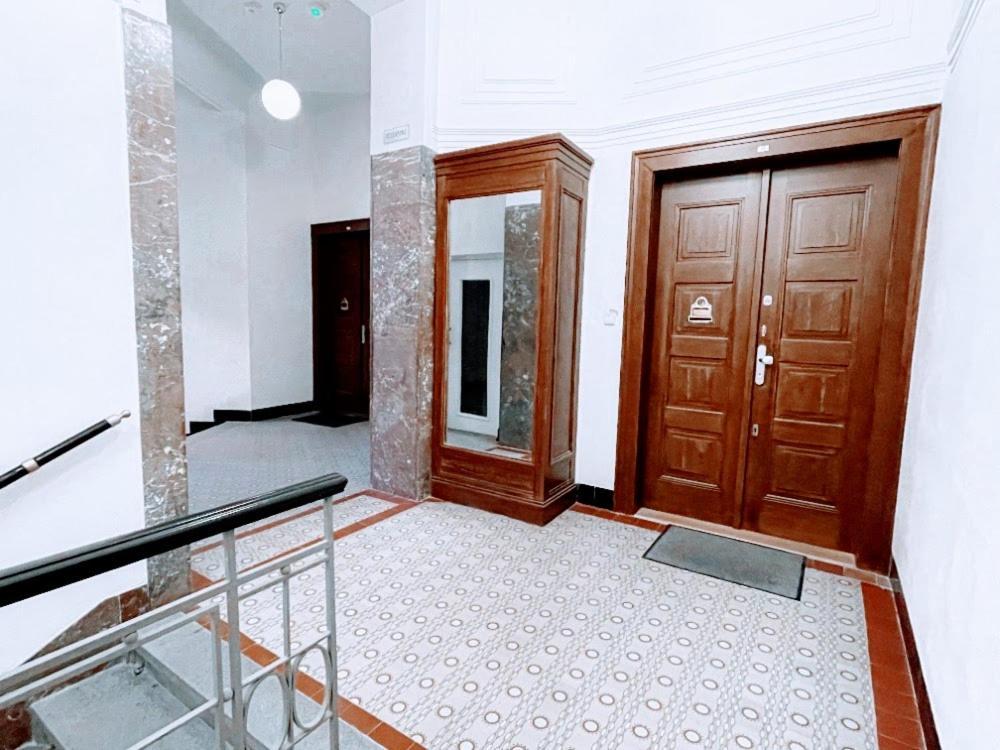 Black & White Flat For 2 / Peaceful / Jewish Quarter Apartment *