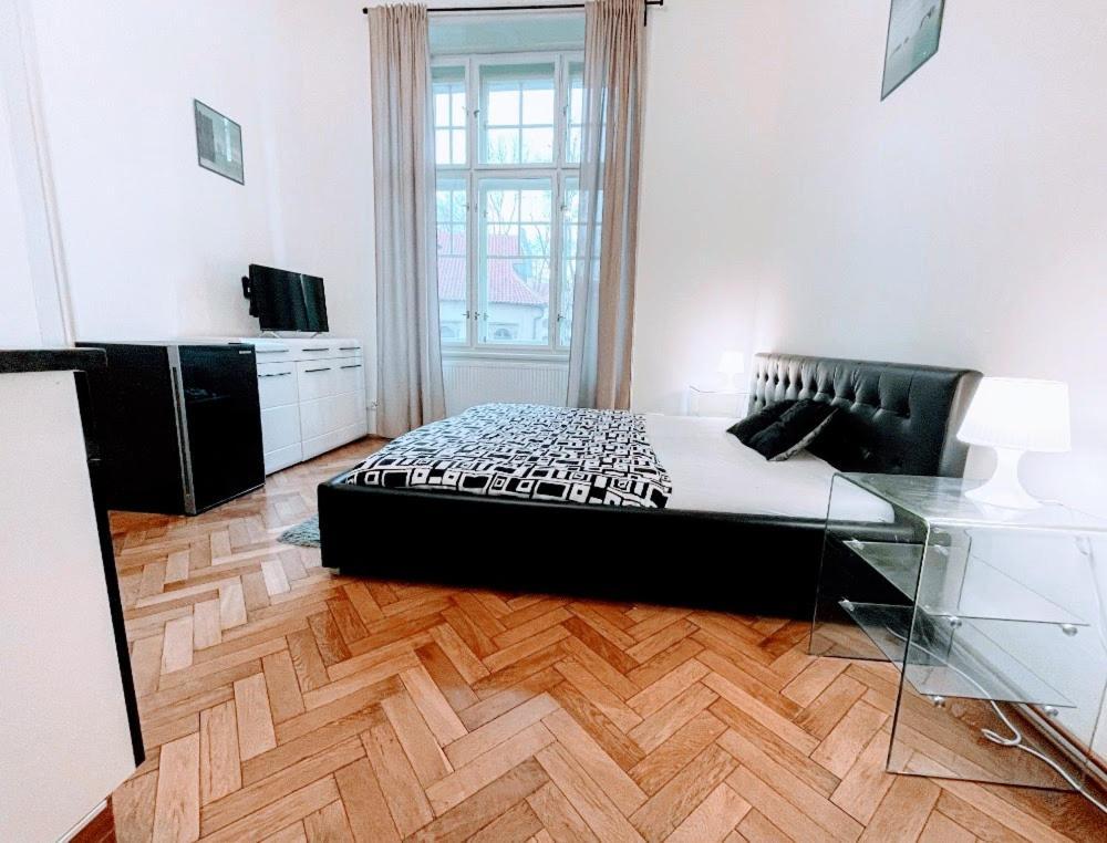 Apartment Black & White Flat For 2 / Peaceful / Jewish Quarter