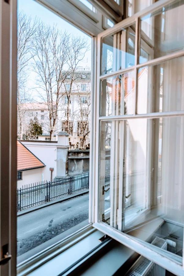 Apartment Black & White Flat For 2 / Peaceful / Jewish Quarter Prague