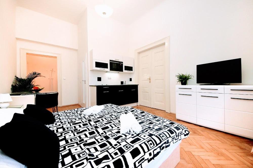 Black & White Flat For 2 / Peaceful / Jewish Quarter * Prague