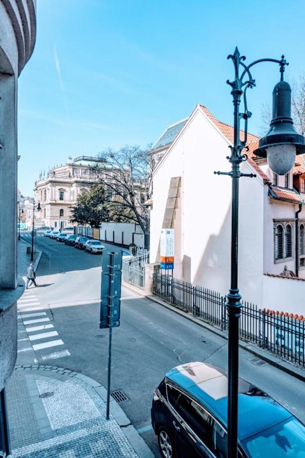 Black & White Flat For 2 / Peaceful / Jewish Quarter Apartment Prague